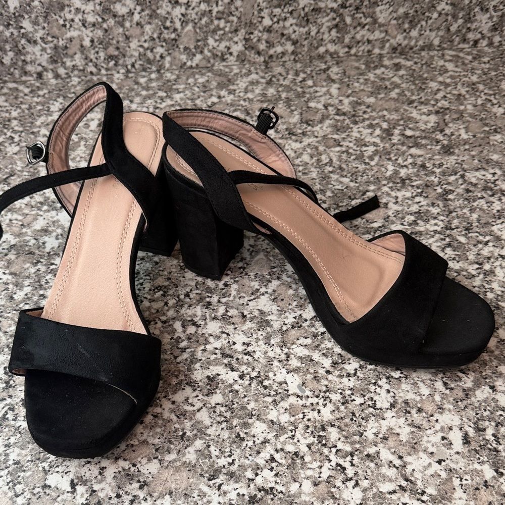 Elegant Black Suede Ideal Shoes Women's Heels. Size 8.5